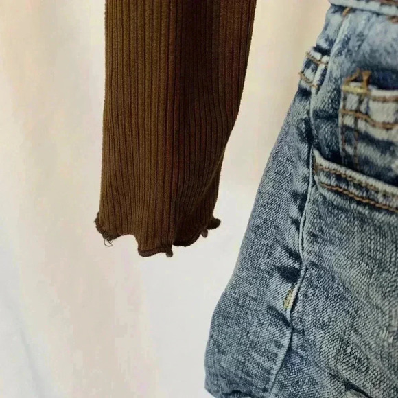 See You Monday is the brand, tie front, long sleeve, cropped top, - Picture 6 of 8